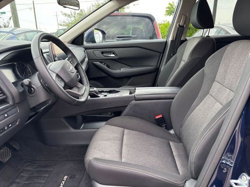 Used 2025 Nissan Rogue SV FWD image 29