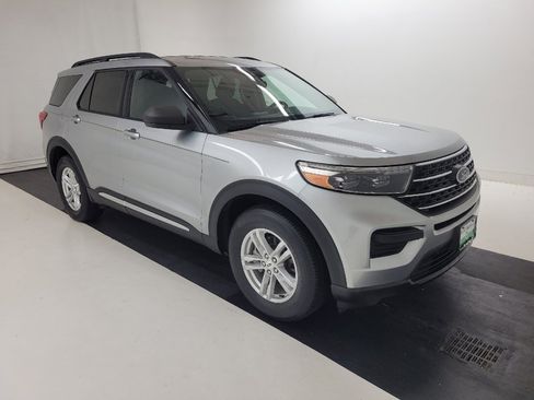 Used 2020 Ford Explorer XLT AWD/4WD image 13