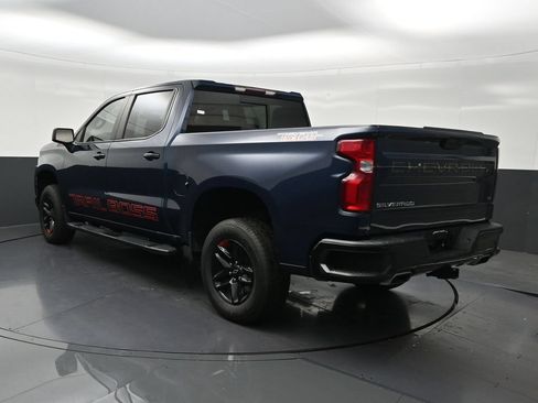 Used 2021 Chevrolet Silverado 1500 LT Trail Boss w/ Convenience Package II AWD/4WD image 3