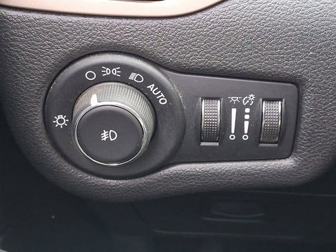 Used 2017 Jeep Cherokee Latitude w/ Cold Weather Group image 23