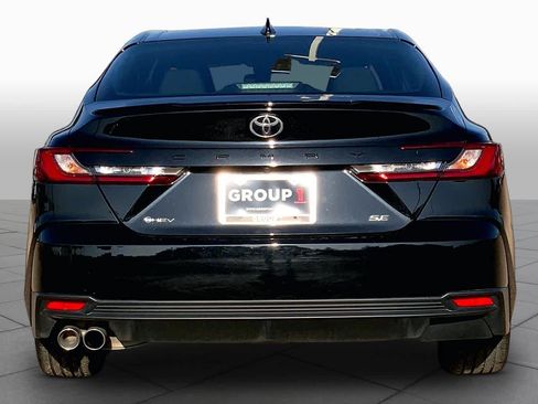 Used 2025 Toyota Camry SE FWD image 5