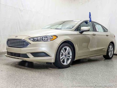 Certified 2018 Ford Fusion SE w/ Fusion SE Technology Package FWD image 2