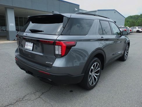 Used 2025 Ford Explorer ST-Line AWD/4WD image 3