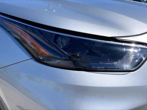 Used 2022 Toyota Highlander LE image 27