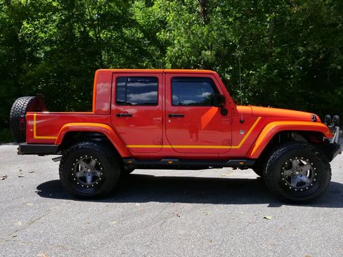 Used 2015 Jeep Wrangler Unlimited Sahara w/ Max Tow Package AWD/4WD image 50