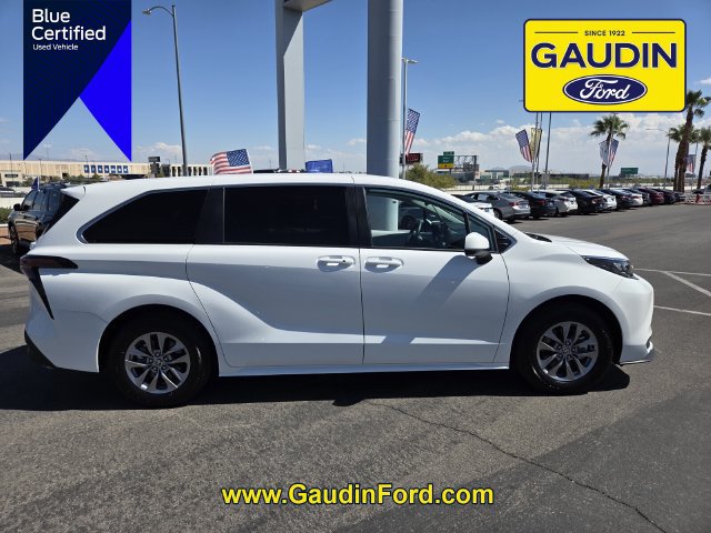 Used 2025 Toyota Sienna LE FWD image 8