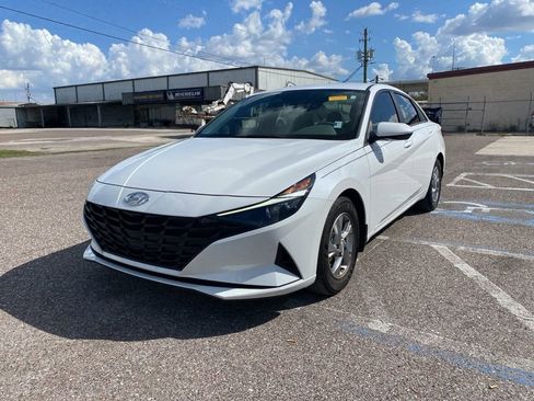 Certified 2022 Hyundai Elantra SE image 7