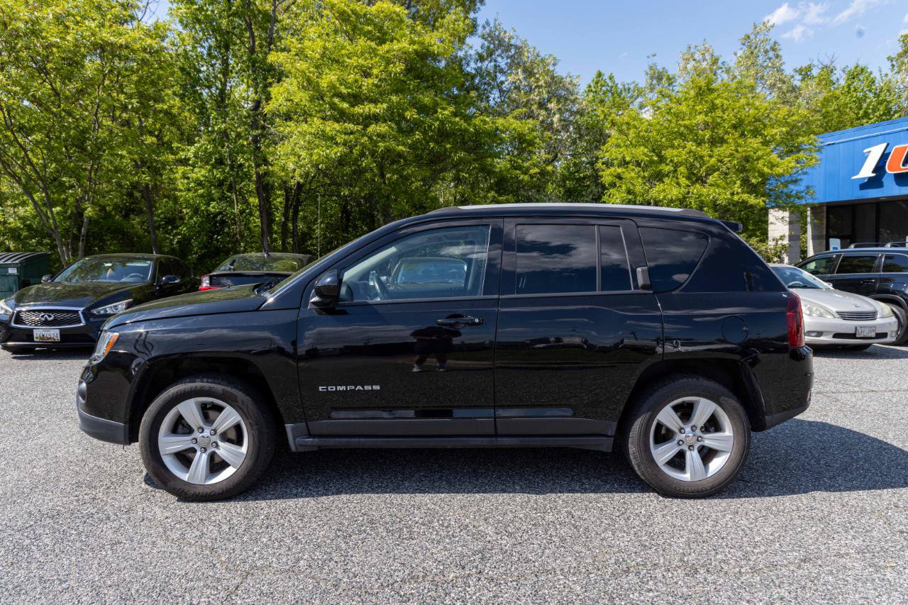 Used 2017 Jeep Compass Latitude AWD/4WD image 3