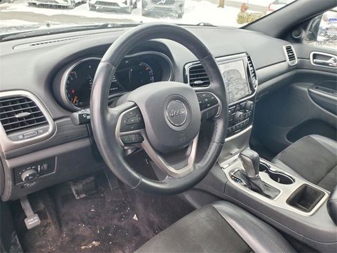 Used 2019 Jeep Grand Cherokee Altitude image 15