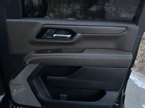 Used 2025 GMC Yukon Denali Ultimate image 21
