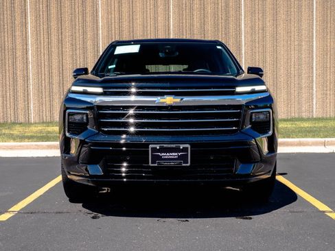 Certified 2025 Chevrolet Traverse High Country AWD/4WD image 3