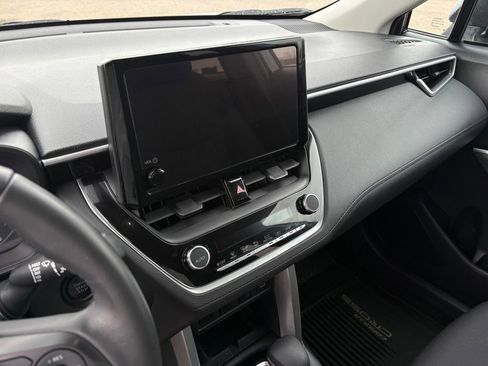 Used 2024 Toyota Corolla Cross LE w/ Moonroof Package AWD/4WD image 18