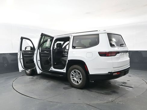 Used 2024 Jeep Wagoneer 4WD w/ Convenience Group I image 32