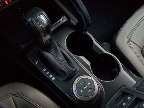 Used 2023 Ford Bronco Wildtrak image 24