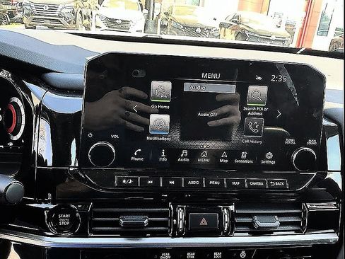 Certified 2025 Nissan Pathfinder Platinum AWD/4WD image 11