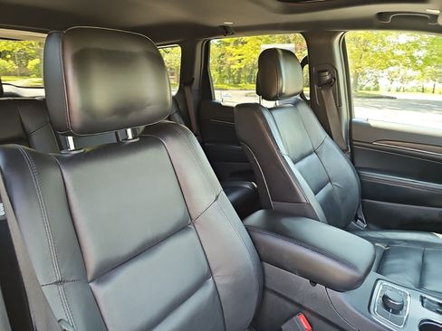 Used 2020 Jeep Grand Cherokee Limited AWD/4WD image 11