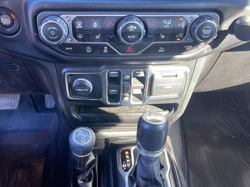 Used 2023 Jeep Wrangler Unlimited Sahara AWD/4WD image 25