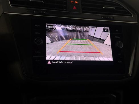 Used 2022 Volkswagen Tiguan SE R-Line FWD image 17
