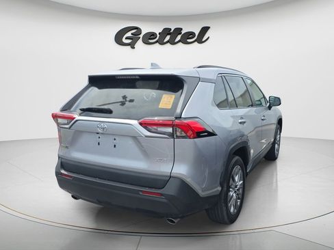 Used 2022 Toyota RAV4 XLE Premium FWD image 3