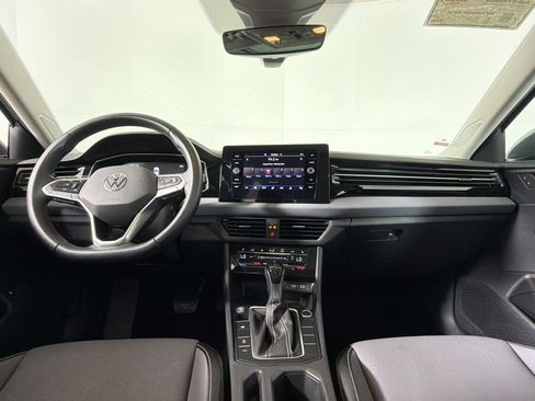 Used 2025 Volkswagen Jetta SE image 14