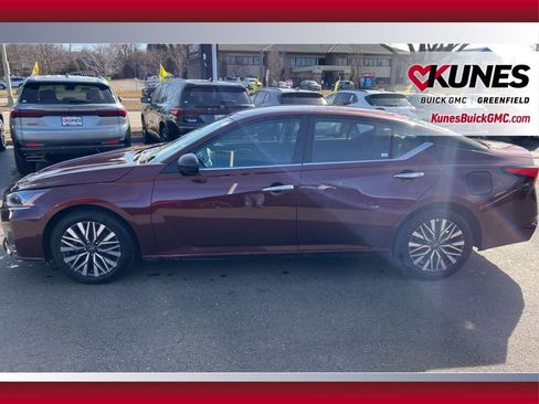 Used 2025 Nissan Altima 2.5 SV image 10