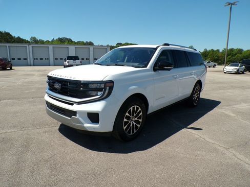 Used 2025 Ford Expedition Max Platinum AWD/4WD image 3