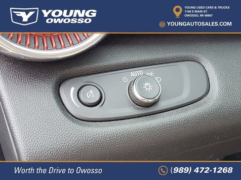 Certified 2024 Chevrolet Trax RS w/ Sunroof Package FWD image 12