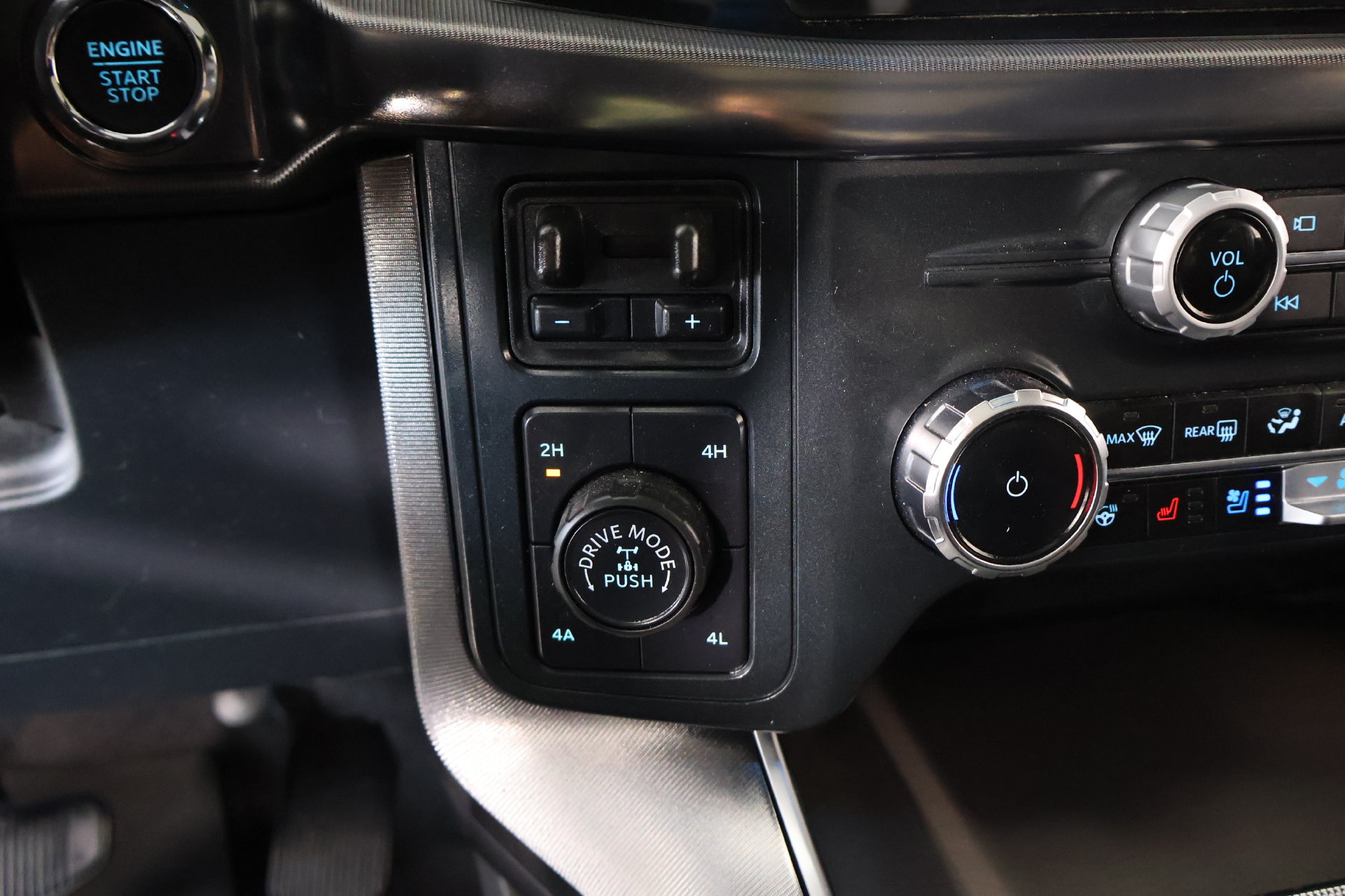 Used 2025 Ford F150 Platinum w/ Equipment Group 702A High AWD/4WD image 9