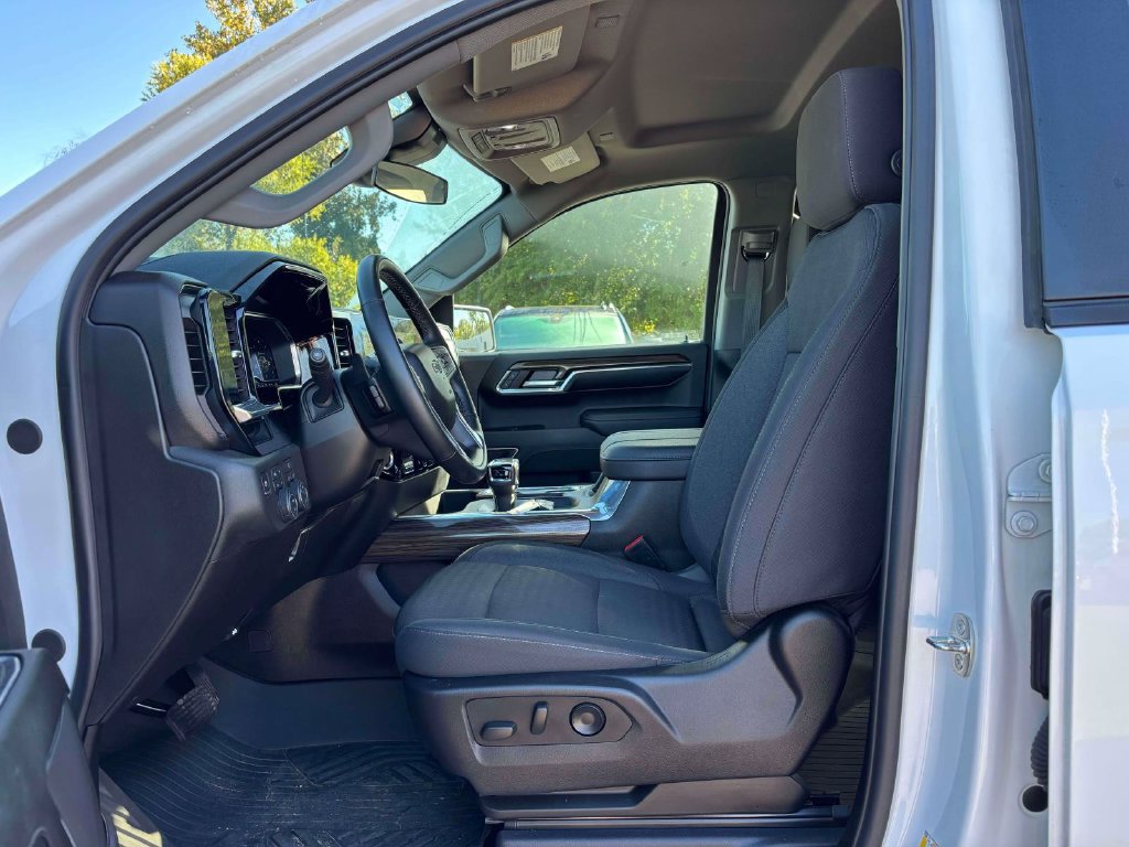 Used 2024 Chevrolet Silverado 1500 RST AWD/4WD image 3