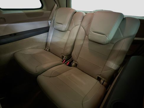 Used 2013 Mercedes-Benz GL 320 BlueTEC 4MATIC image 31