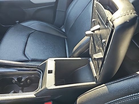 Used 2025 Jeep Compass Limited image 23