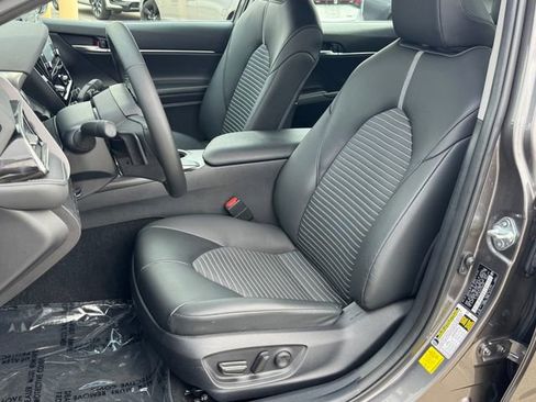 Used 2023 Toyota Camry SE FWD image 13
