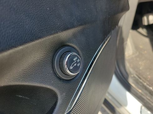 Used 2023 Buick Enclave Essence image 28