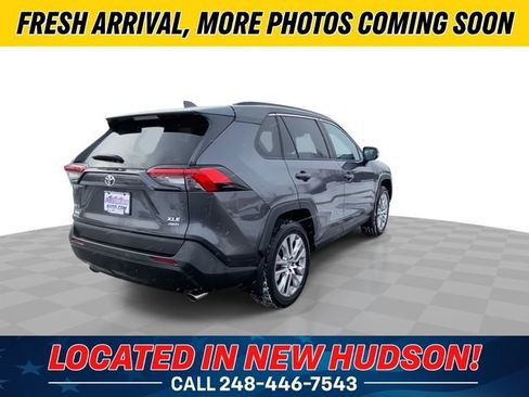 Used 2020 Toyota RAV4 XLE Premium image 2