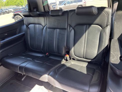 Certified 2024 Jeep Wagoneer Series II AWD/4WD image 15