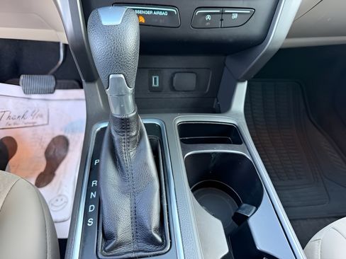 Used 2017 Ford Escape SE w/ SE Cold Weather Package AWD/4WD image 18