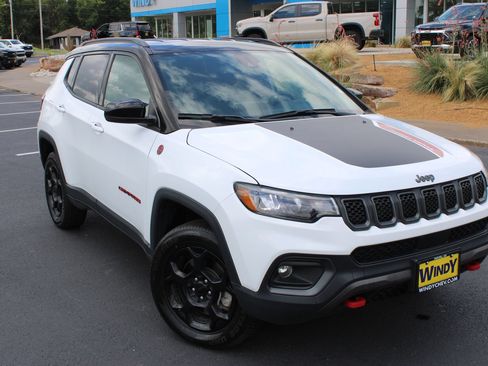 Used 2024 Jeep Compass Trailhawk AWD/4WD image 2