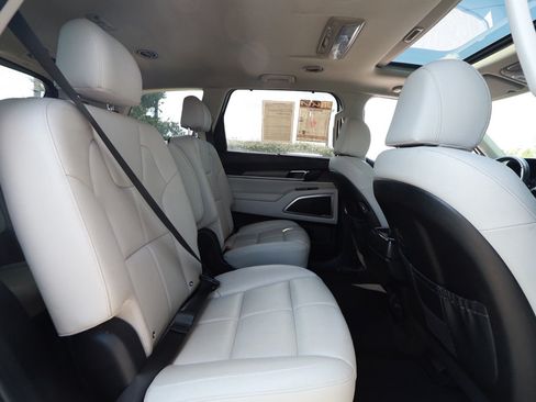 Used 2022 Kia Telluride EX w/ EX Premium Package FWD image 32