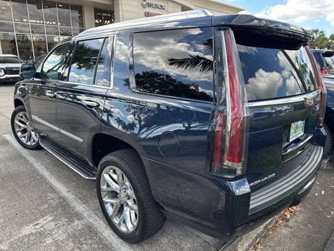 Used 2019 Cadillac Escalade Luxury image 5