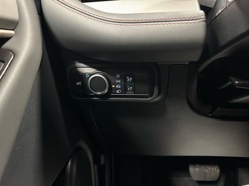 Used 2025 Ford Explorer Active image 17