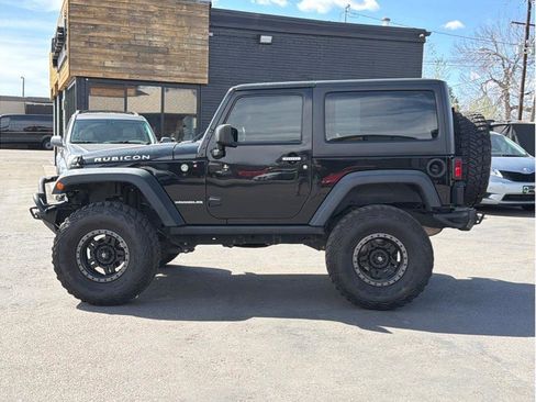 Used 2017 Jeep Wrangler Rubicon w/ Power Convenience Group image 2