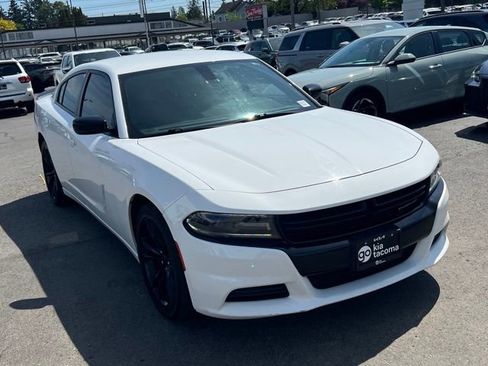Used 2016 Dodge Charger SE w/ Blacktop Package RWD image 7