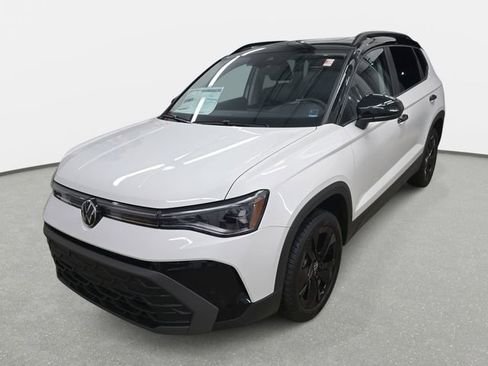 New 2026 Volkswagen Taos SE FWD image 7