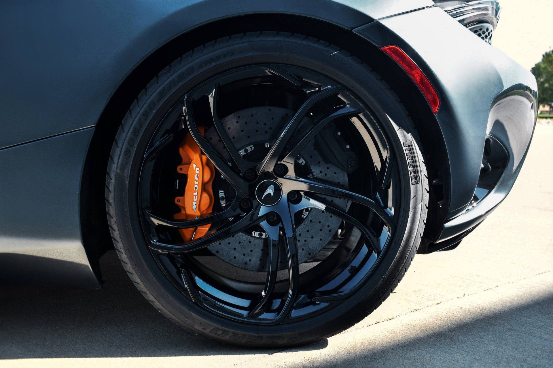 Used 2024 McLaren 750S Spider RWD image 14