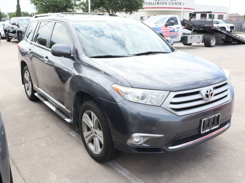 Used 2012 Toyota Highlander Limited w/ Tow Pkg image 2