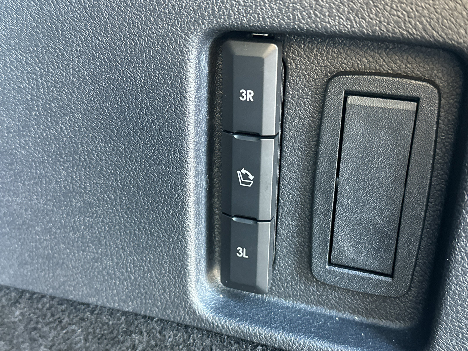 Used 2025 Lincoln Aviator Reserve w/ Jet Appearance Package AWD/4WD image 36