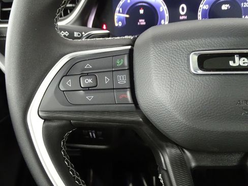 New 2025 Jeep Grand Cherokee L Laredo image 25