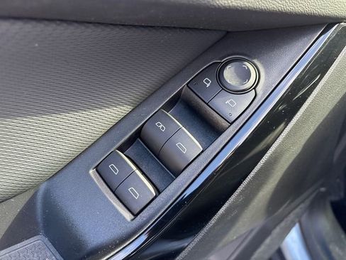 Used 2025 Chevrolet Equinox LT w/ Safety and Technology Package image 18