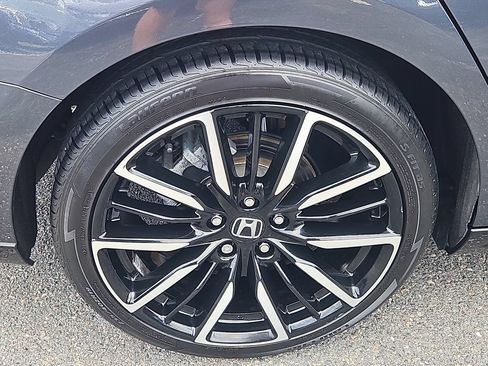 Used 2023 Honda Accord Touring image 9