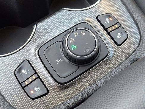 Certified 2023 GMC Acadia SLT image 34